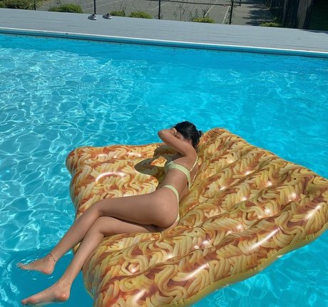 Michelle Choi art actress pic