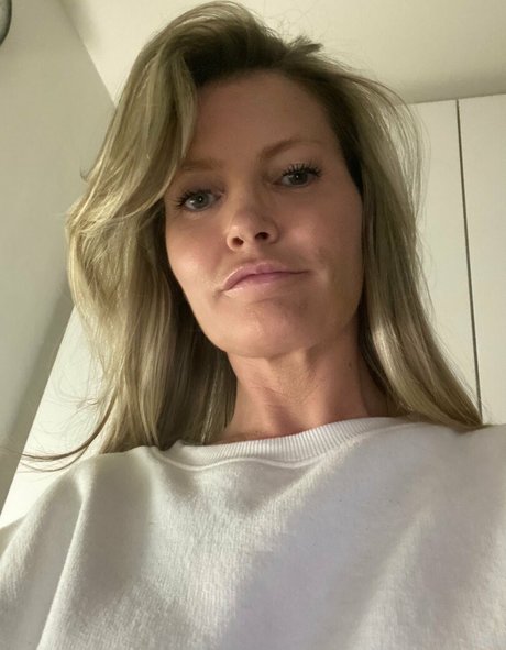 anallxx model galleries