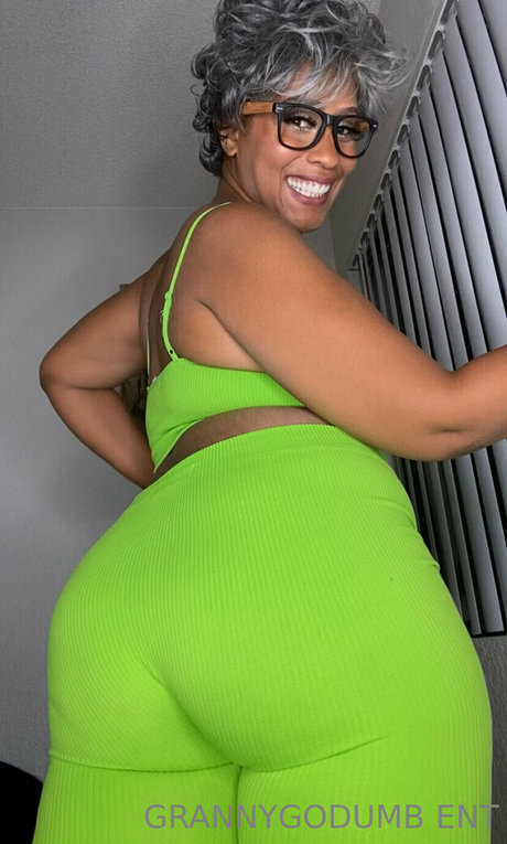 grannygodumb porn model image