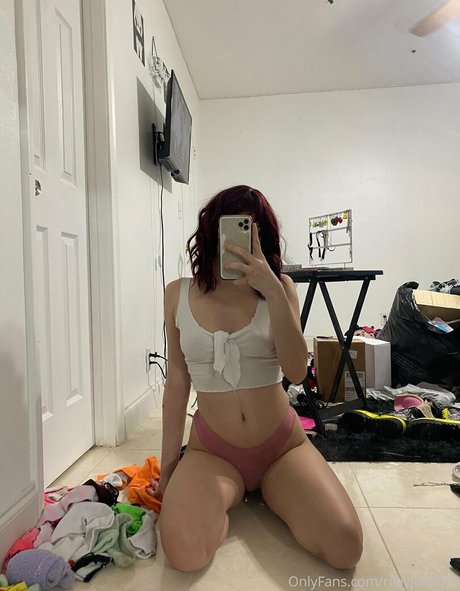 rileyjeansfw model art image