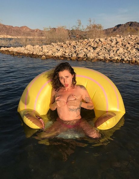 winnietatefree exclusive actress gallery