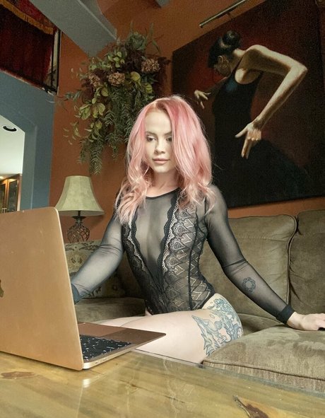 lucylavagirlfree star nude pic