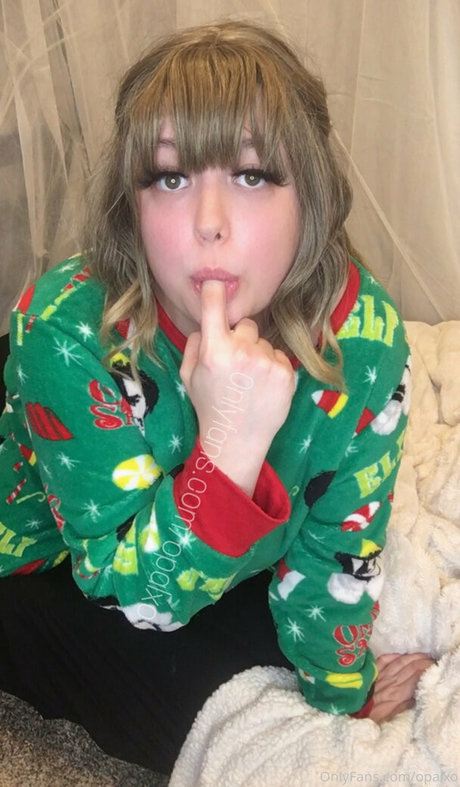 opalxo pornographic model img