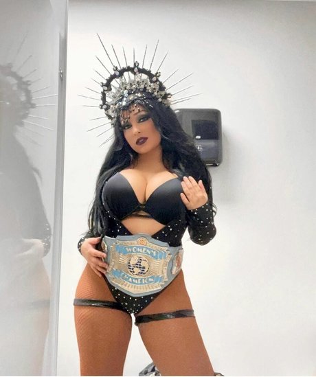 Mandy Leon art model galleries