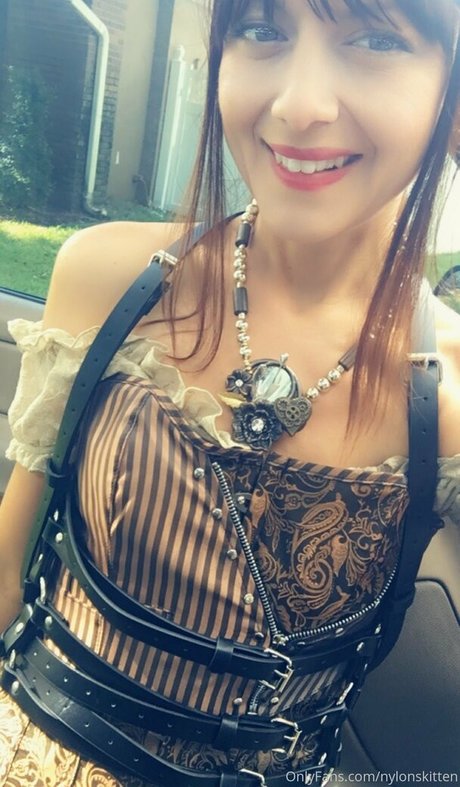 nylonskitten naked model pictures