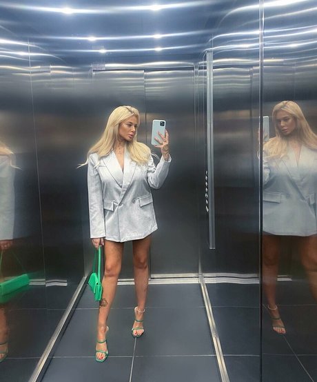 Andelika pornstar naked images