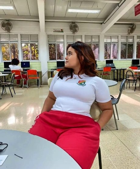 Michel Usuga beautiful actress img