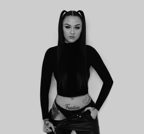 Lili Laskai erotic model image