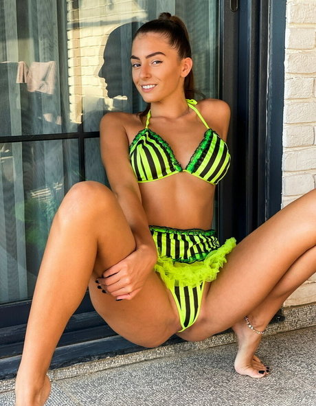 Yoyagrey adult model photo