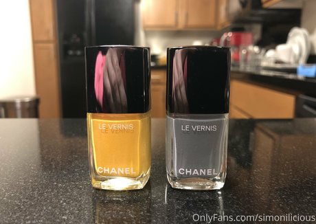 simonilicious exclusive model photo