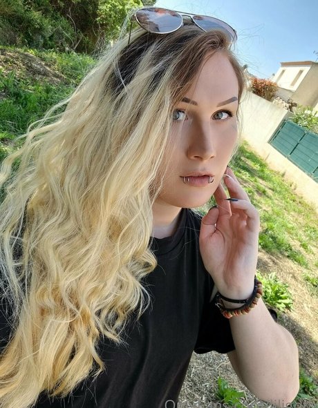 liligoth art model gallery