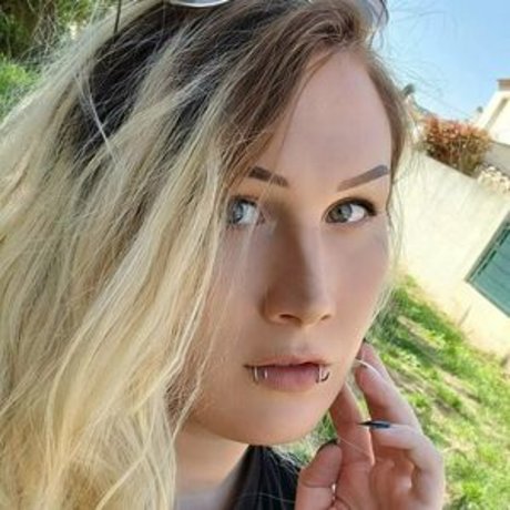 liligoth beautiful pornstar image