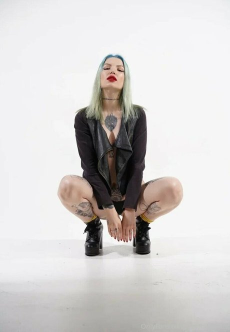 steishaginnes star nude photo