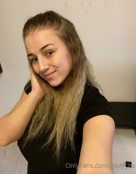 giuly ita high quality model image