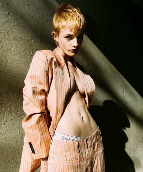 Esther McGregor hd actress pictures