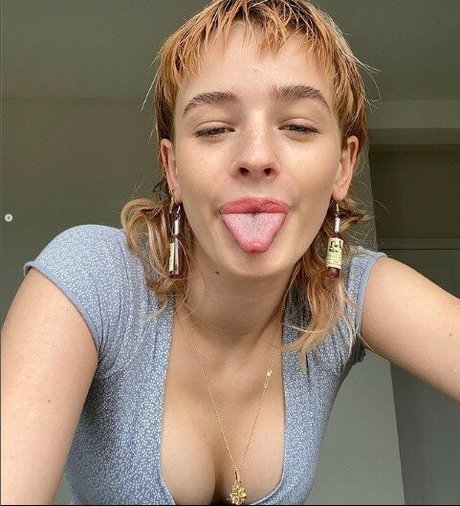 Esther McGregor star high quality images