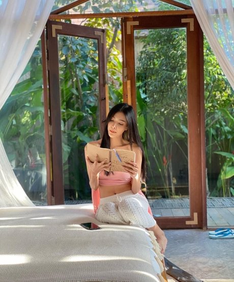 BunnyMutmai model nice pics