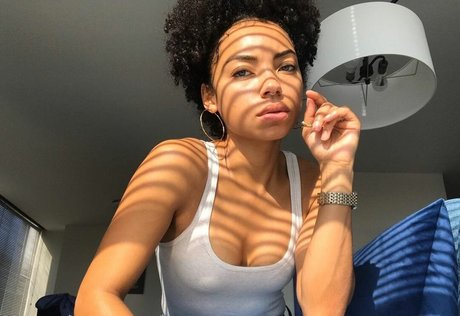 Logan Browning erotic pornstar img