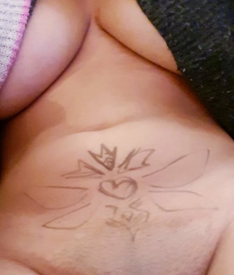 Yazzkull erotic model image