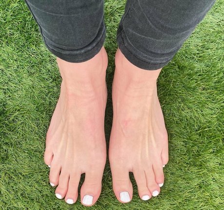 callyfeet33 beautiful pornstar image