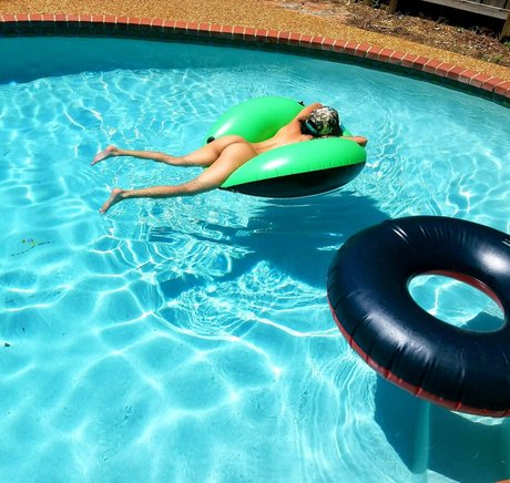 hollyhendrix_ high quality model img