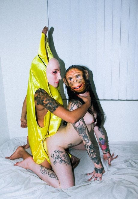 hollyhendrix_ sexy model image