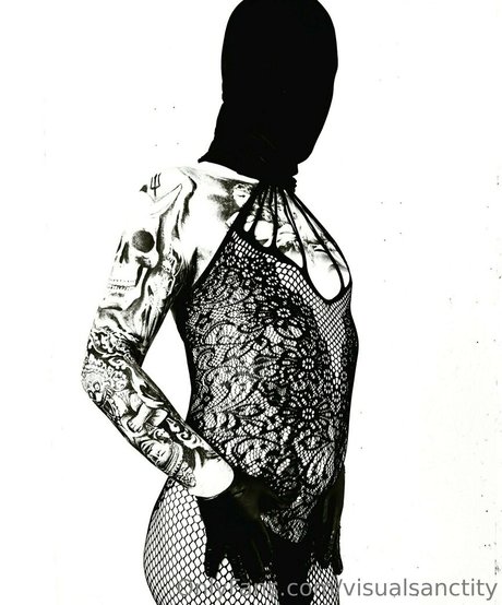 visualsanctity model naked pictures