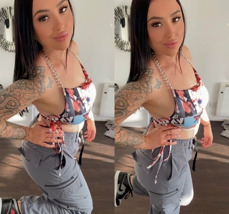 XRP Queen naked model photo