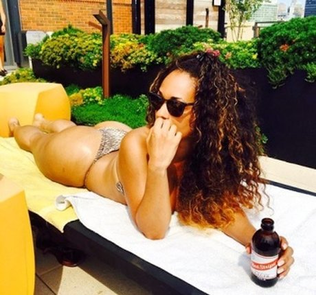 Melyssa Ford star sexy pic