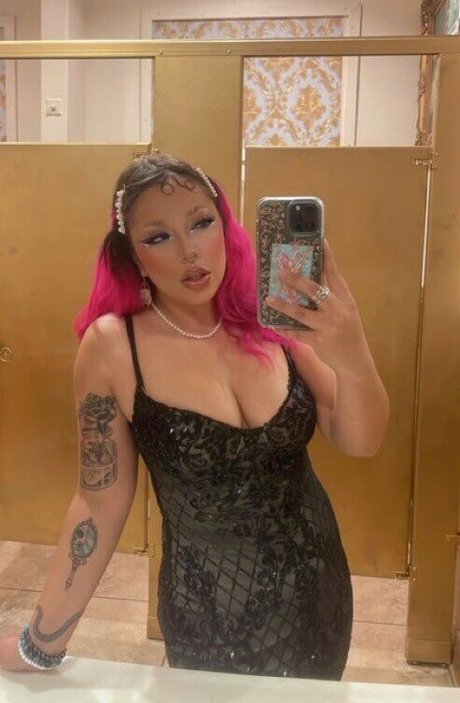 Aquaaamami pornographic model pictures