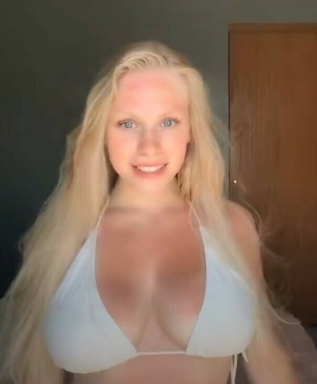 Savanna Calderone model photo