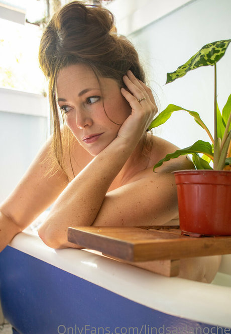 Lindsay Geektron model nude galleries