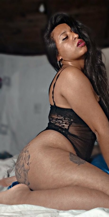 celeslucia21 pornstar nude photo