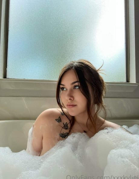xxxkyliej exclusive model image