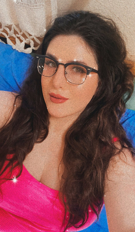 Moxymary hot pornstar photos