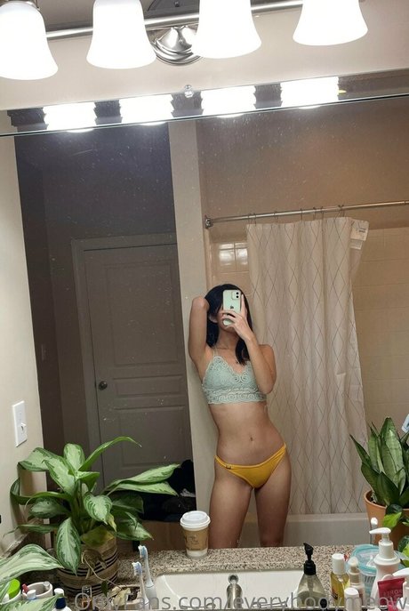 everybodymeow model porn photos