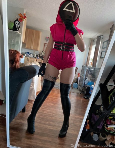 mahoupriest nice model pic