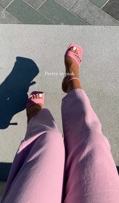 Thosetoes porn actress galleries