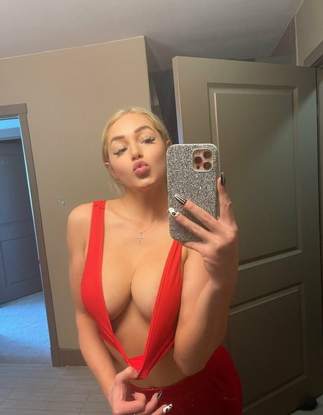 courtneytailorvip adult model img