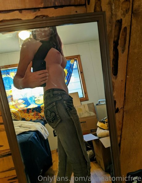 anneatomicfree naked actress pic