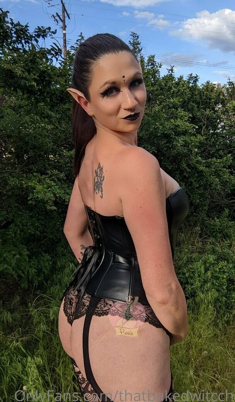 thatbakedwitcch pretty model pic