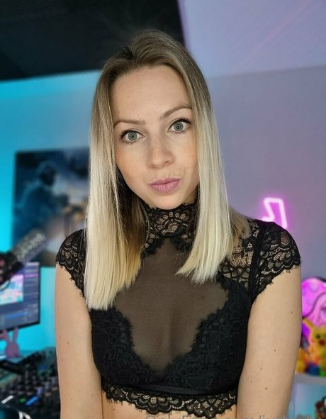 Jutta TV star exclusive image