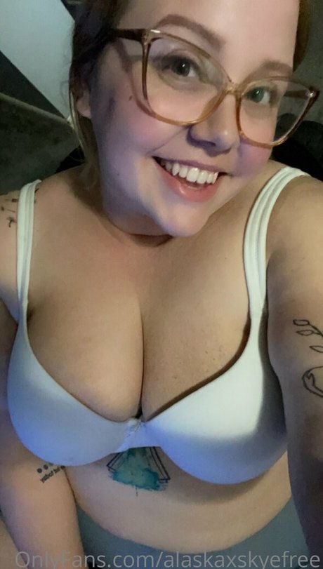 alaskaxskyefree hot actress image