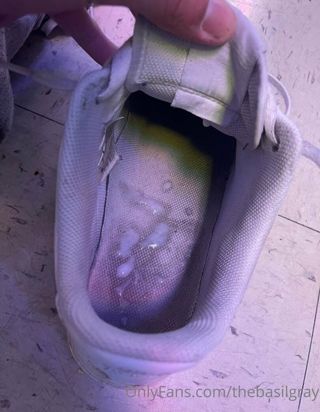 basilgray model naked photo