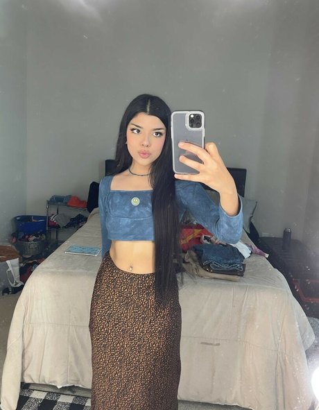 cyberiariley naked actress pic