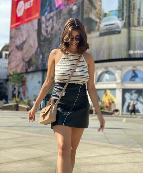 Anah Elisa naked star pictures