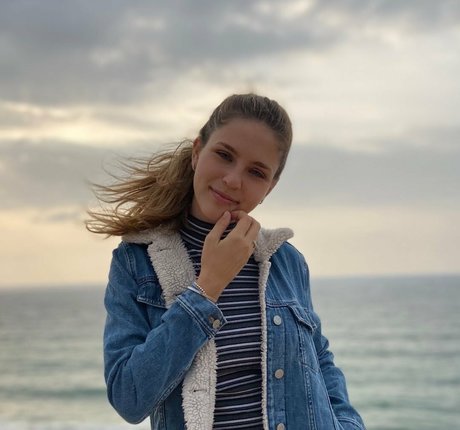 Dana Sartov star perfect image