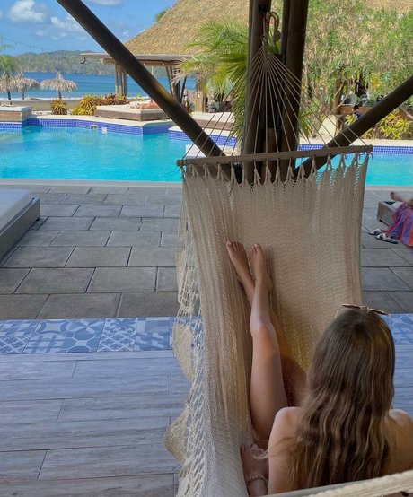 Dana Sartov art model img