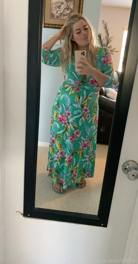 Comewatchkitty model free photo