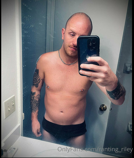 ranting riley exclusive star pics